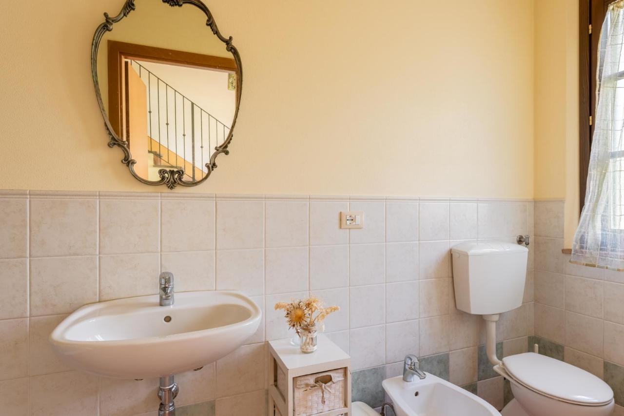 Casolare Dei Fiori - Calla Montecarlo Kültér fotó